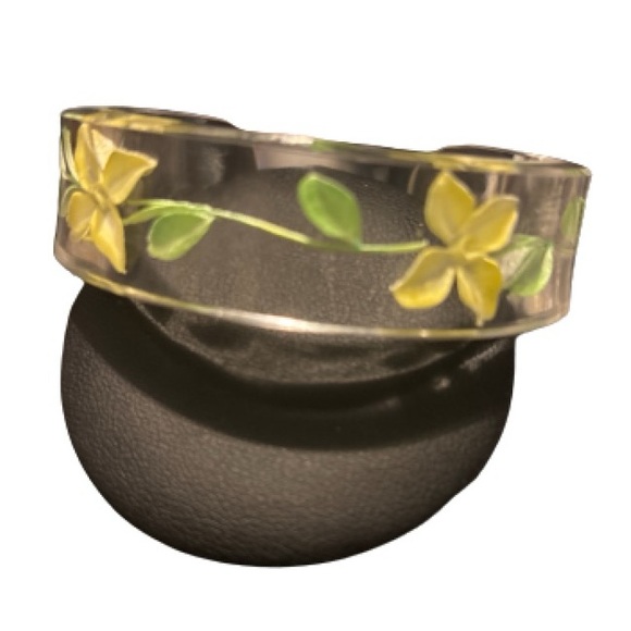 Pressed Hydrangea flower Clear Acrylic Cuff Bangle - Dried Flowers - Picture 7 of 8